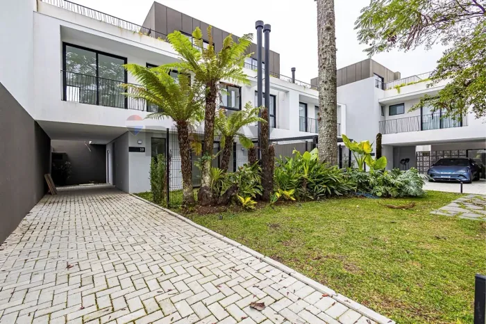 Sobrado 3 quartos em condomínio a Venda. Bairro Guabirotuba. Curitiba. PR