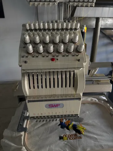 Máquina de bordar Swf