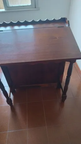 Escrivaninha infantil em madeira maciça 