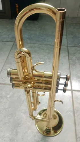 Vendo trompete yamaha YTR235 original Japão $3.80]
