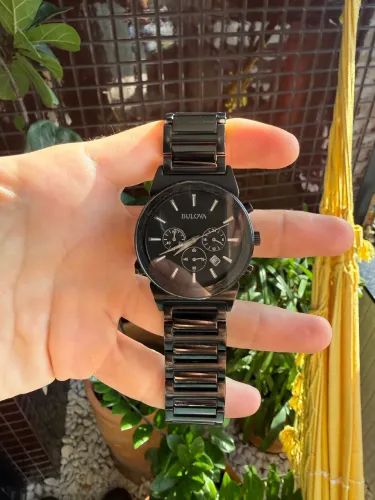 Vendo relógio Bulova com pulseira de metal