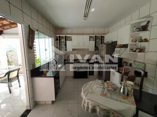 Casa para venda no bairro Jardim Karaiba