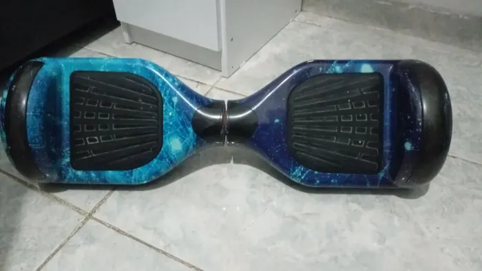 Vendo hoverboard azul.