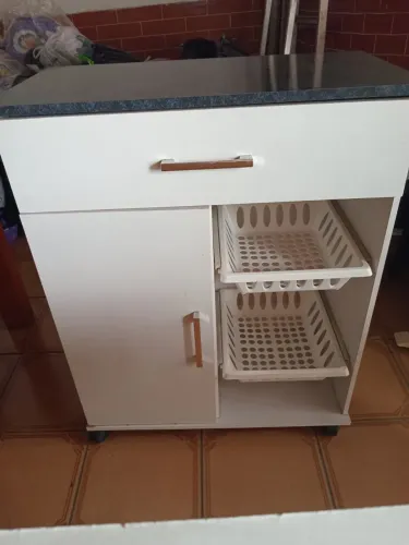 fruteira multiuso com gaveta, porta e cestos plásticos