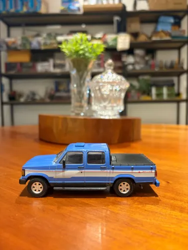 Miniatura C20 cabine dupla 1/43