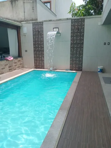 Vendo duas casas com área 450 metros com piscina e área de churrasco casa excelente