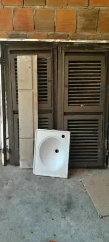Vendo janela de madeira