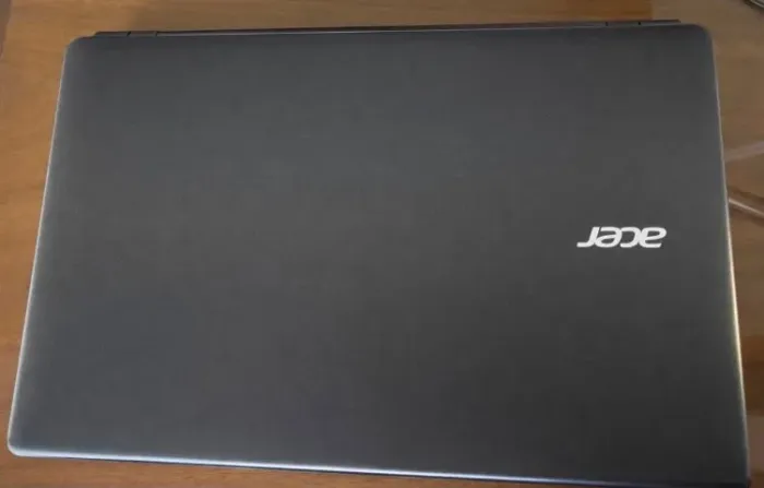 Notebook Acer Aspire E1-572 i3 500GB 15,6" Usado