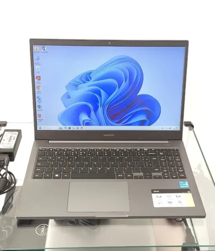 Notebook Samsung NP550 - Intel Core i3-1115G4 - RAM 4GB - SSD 240GB- 15.6 Full HD IPS