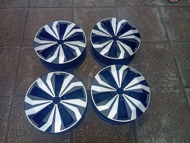 Vendo jogo de roda liga leve original do t Cross valor 1700
