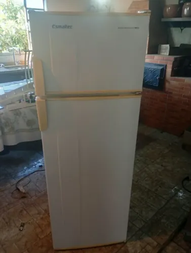 Geladeira Esmaltec Gelo Seco 340L 110V Semi Nova