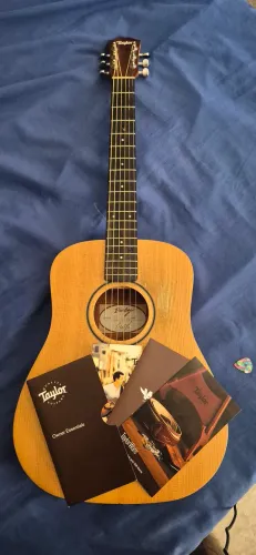 Violão Taylor baby