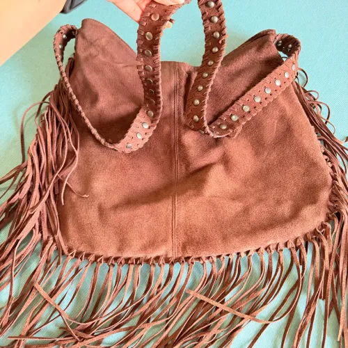 Bolsa Via Mia em camurça estilo country - linda e conservada