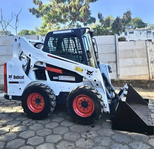 MINI CARREGADEIRA BOB CAT