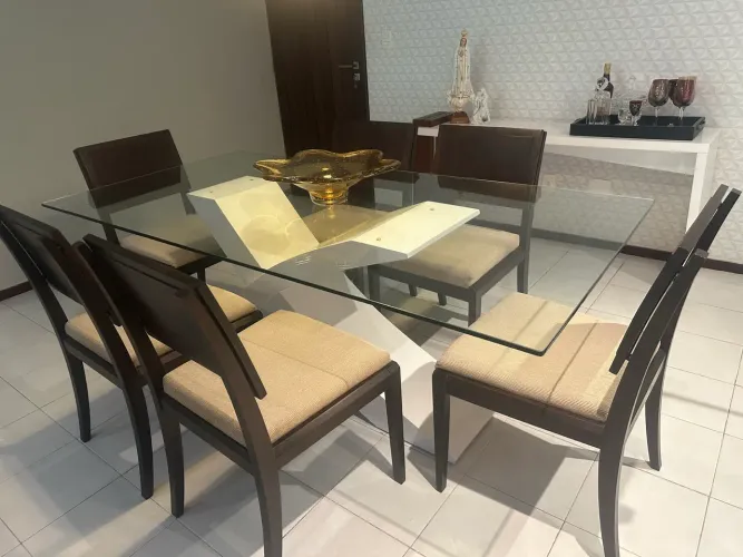 Mesa com pe em Laka e 6 cadeiras