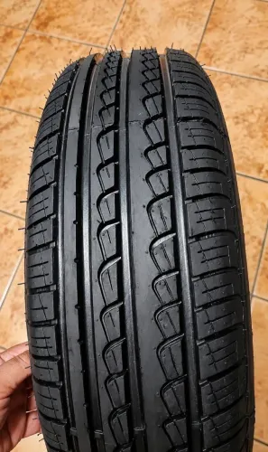 Kit 2 pneus NOVOS 175/65 r15