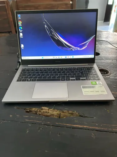 Notebook SAMSUNG Book X40 Intel Core i5 Memória 8GB HD 1TB Tela 15,6?