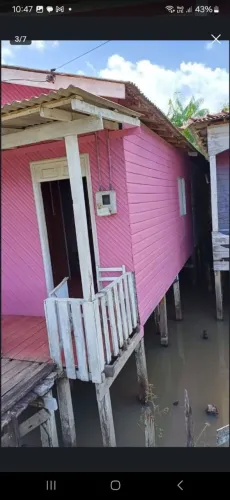 Casa, 2 quartos, banheiro interno, área de serviço fechado, forrada, 1 quarto com piso 