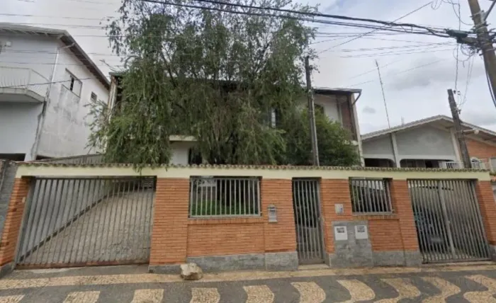 Casa à venda e para alugar no Conjunto Habitacional Vila Santana (Sousas) em Campinas/SP