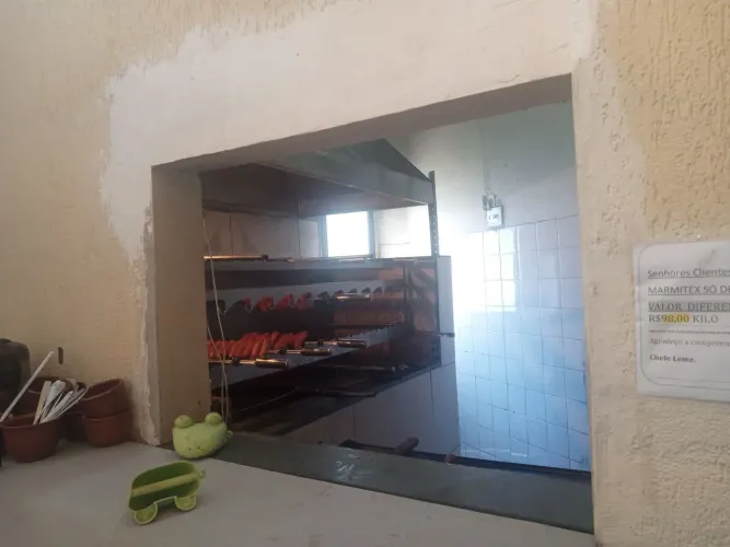 Ajudante de churrasqueira 