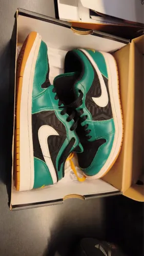 Nike Air Jordan - Verde, Preto e Branco | Semi-Novo