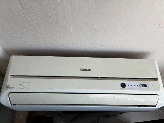 Ar condicionado cônsul 9500 btus com defeito 