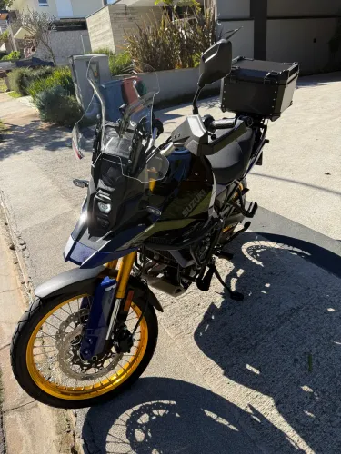 Suzuki V-Strom 800DE impecável