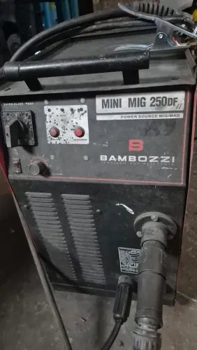 Maquina de solda mig 250 Bambozzi Zerada