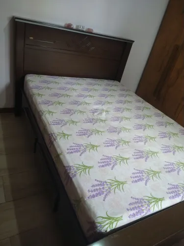 Vende-se cama de casal em excelente estado