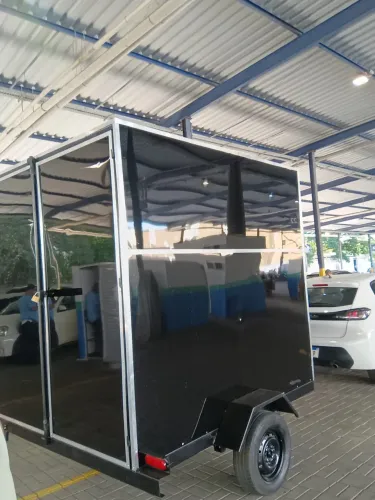 Carretinha Baú em excelente estado