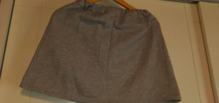 Shorts saia juvenil em moletom com detalhes prateados