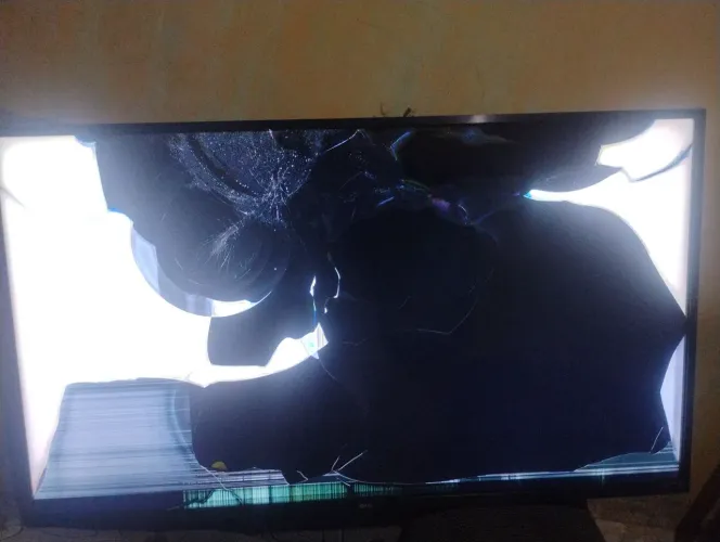Vendo ou troco tv50smart Qled