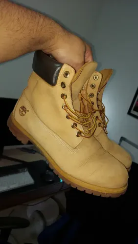 ORIGINAL Bota timberland yellow boot tamanho 12US com alguns detalhes. 