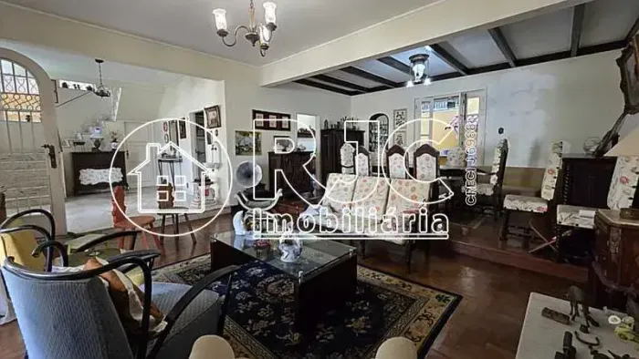 Bela residência em rua particular e sem saída 250 m2 !!!
