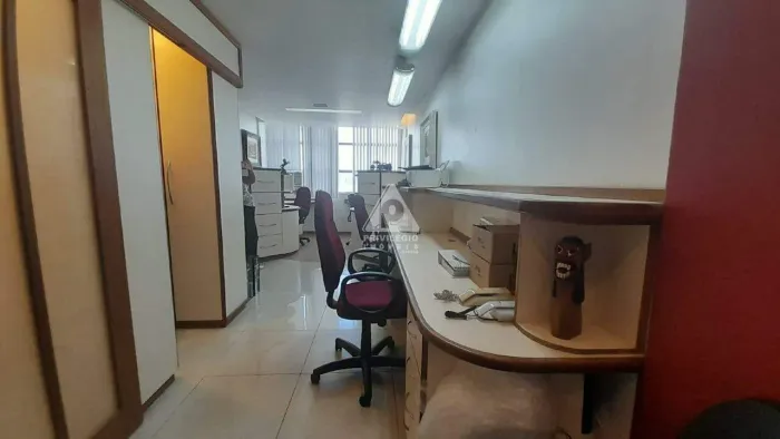 SALA COMERCIAL: 1 SALA AMPLA , TODA MOBILIADA, COM 1 VAGA DE GARAGEM E COM VISTA PARA BAIA