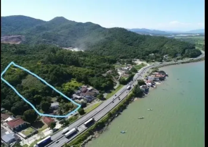 Ótimo Terreno em Biguaçu na Margens da Br 101 com uma Vista deslumbrante!!