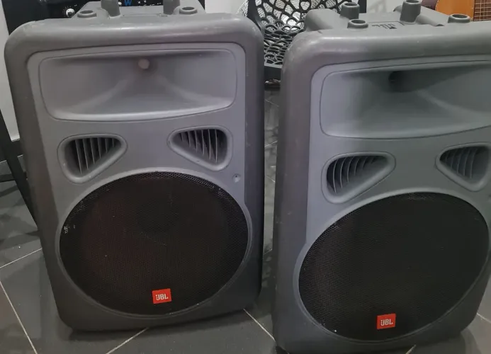 Caixas ativas jbl Eon Power 15