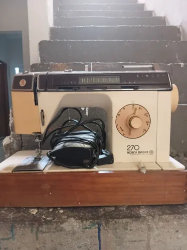 Máquina de Costura Singer