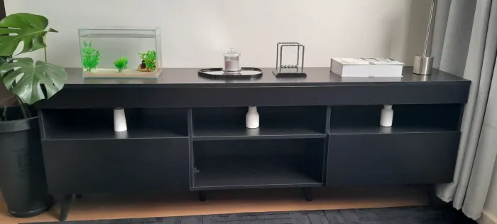 Rack para sala 1,75 largura e 65cm de altura.<br>65cm de altura <br><br>Pés de plástico preto1