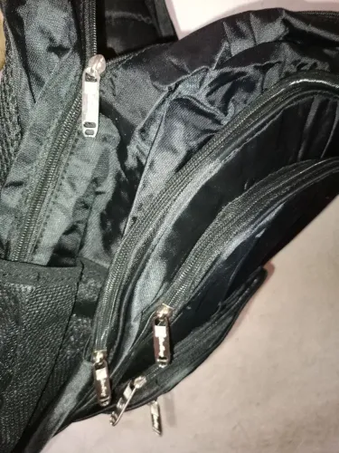 Mochila nova com 4 compartimento 