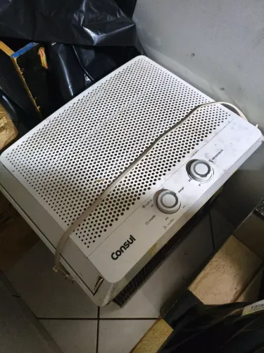 Ar condicionado de parede Consul 10 mil BTUs 110vparcelo no cartão, 1 ano de uso 