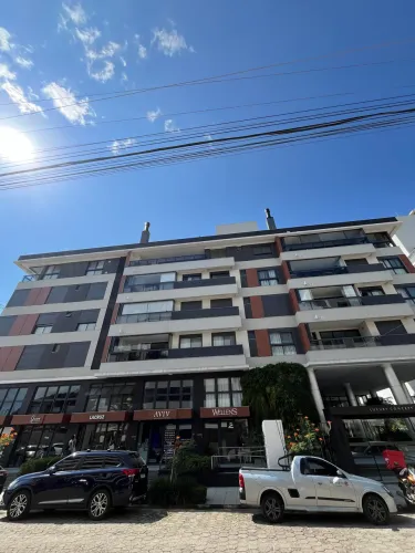 Alugo apartamento de alto padrão de 3 suítes mobiliado na beira mar de Jurerê 