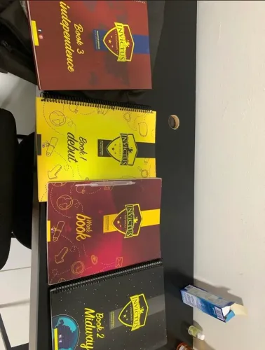 Livro da invictus completo novo