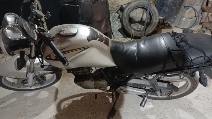 moto suzuki En 125