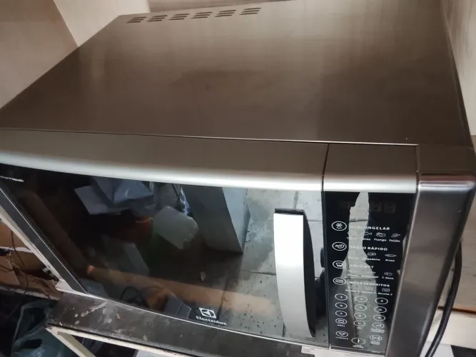 Microondas Electrolux 31L - Novíssimo - Grill- Inox - Touch - Garantia! De 1.490 por 450 