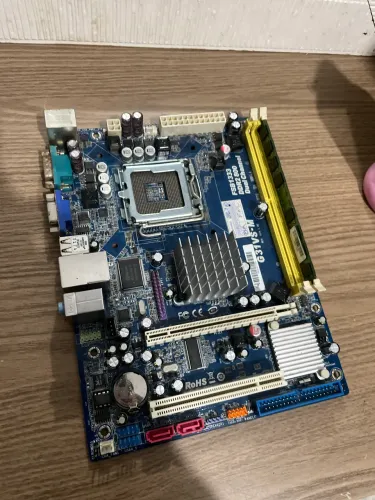 Placa mãe LGA 775 + Memória DDR2 - funcionando