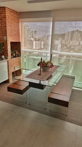Oportunidade: mesa e bancos 1,80x80, vidro e madeira de demolição 