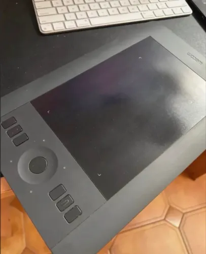 Mesa Wacom PTH451 - Pequena