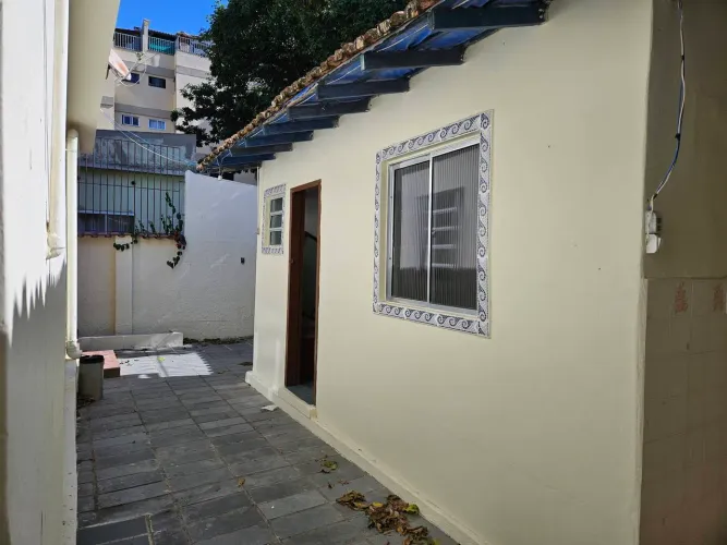CASA À VENDA NO BAIRRO VILA NOVA EM CABO FRIO/RJ - ÓTIMA LOCALIZAÇÃO