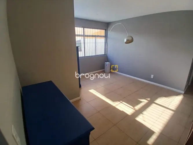 Apartamento de 2 d em excelente localização em Capoeiras